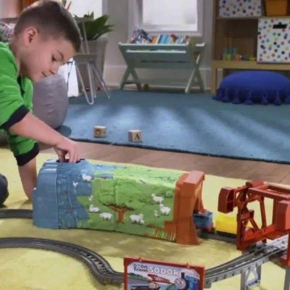 Talking Thomas & Percy Train Set, Motorized Train and Track 42 Pieces New In Box - Picture 9 of 17